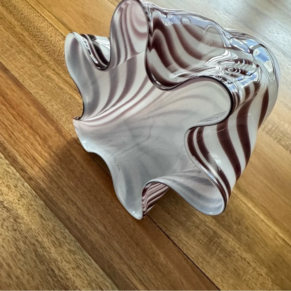 Art Glass Handkerchief Vase Amethyst Swirl